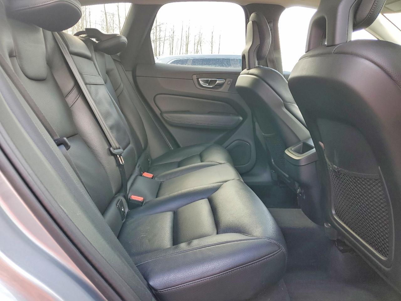 2018 Volvo Xc60 T6 Momentum - zdjęcie 11