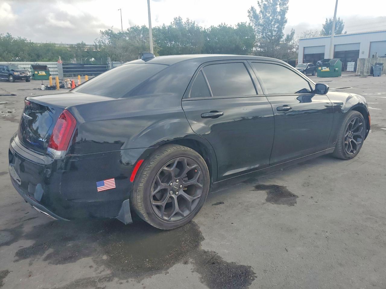 2019 Chrysler 300 Touring - zdjęcie 3