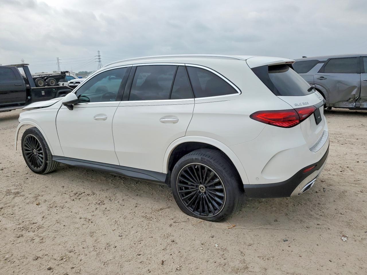 2025 Mercedes-Benz Glc 300 - zdjęcie 2
