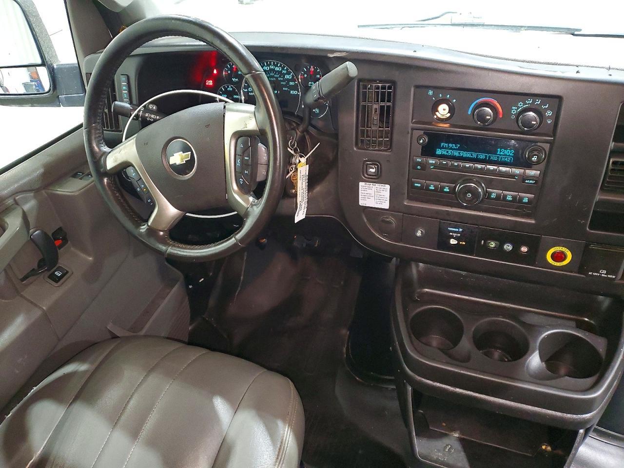 2017 Chevrolet Express G2500 - zdjęcie 8