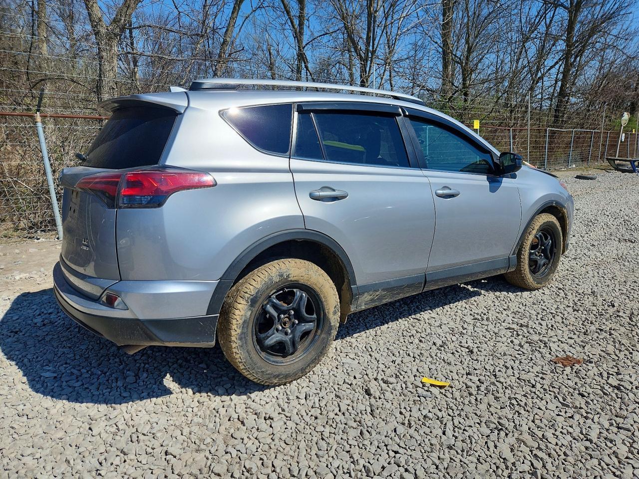 2017 Toyota Rav4 Le - zdjęcie 3