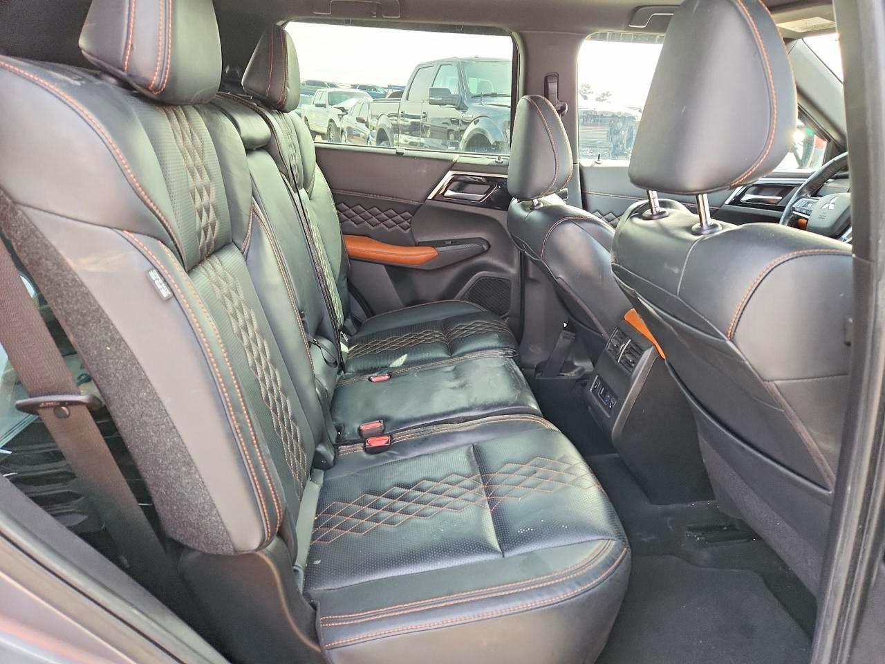 2022 Mitsubishi Outlander Sel - zdjęcie 11