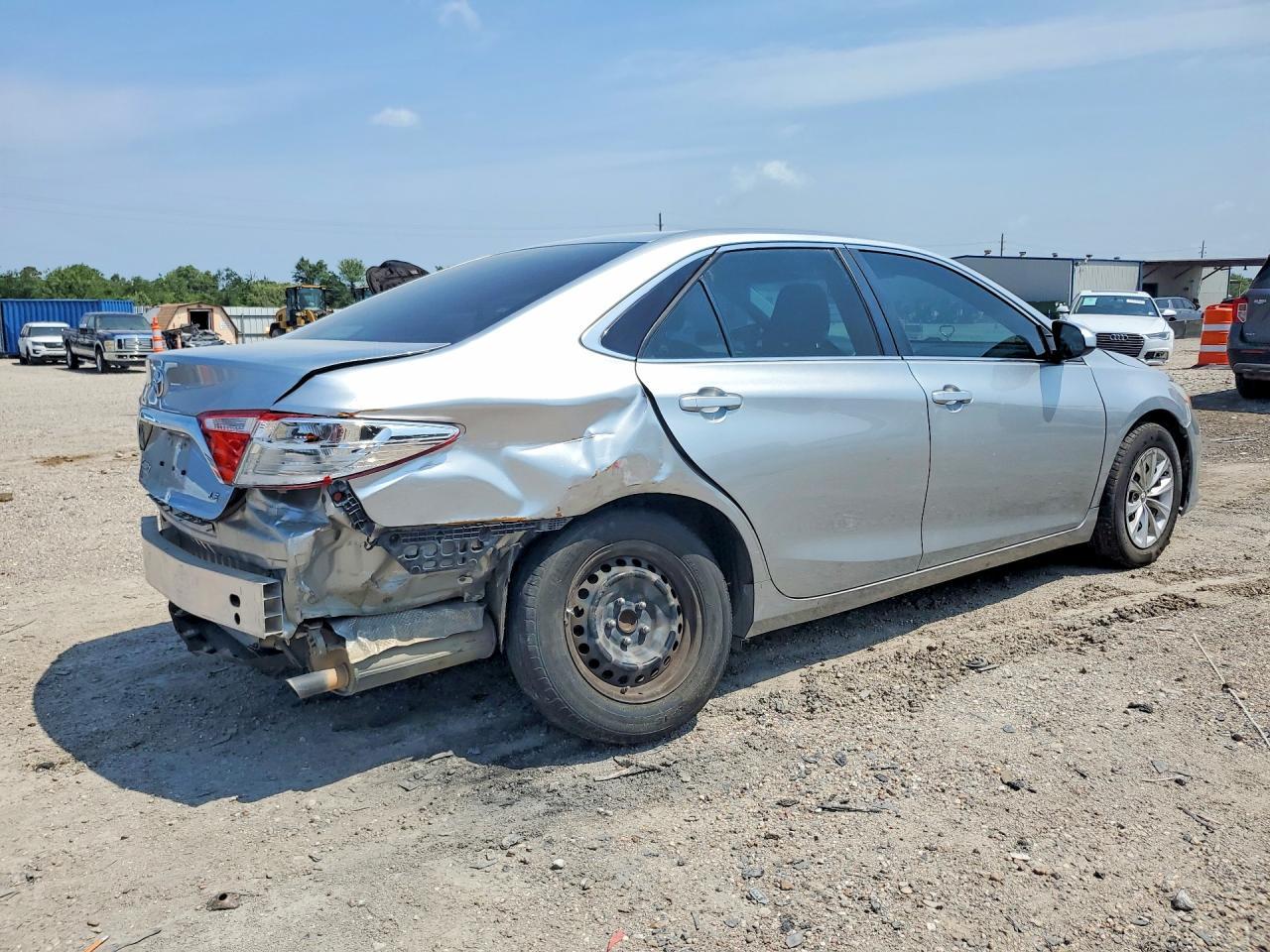 2016 Toyota Camry Le - zdjęcie 3