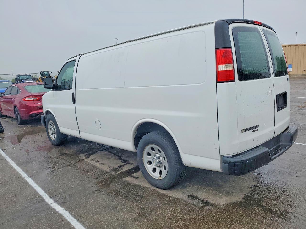 2013 Chevrolet Express G1500 - zdjęcie 2