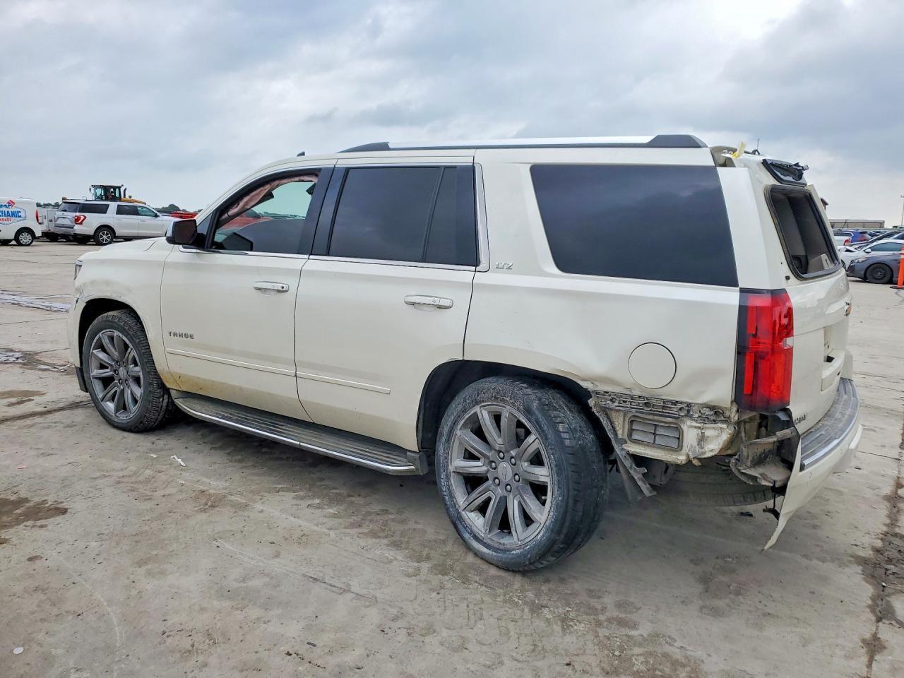 2015 Chevrolet Tahoe C1500 Ltz - zdjęcie 2