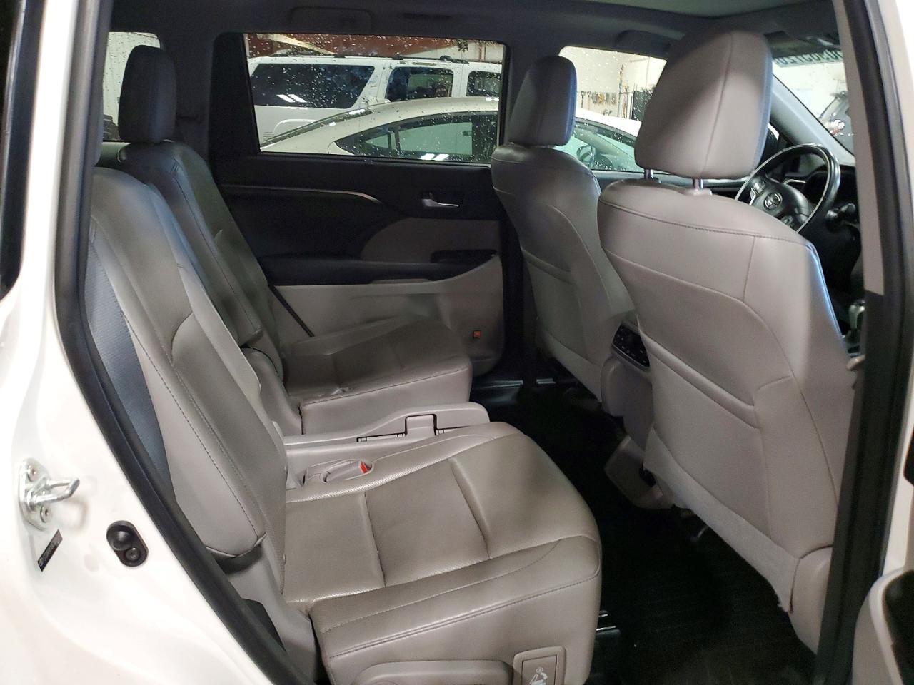 2014 Toyota Highlander Limited Platinum - zdjęcie 10