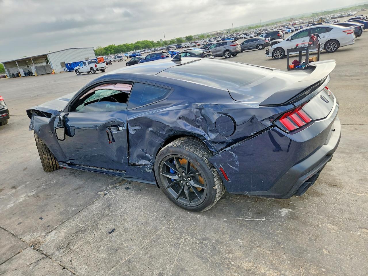 2025 Ford Mustang Dark Horse - zdjęcie 2