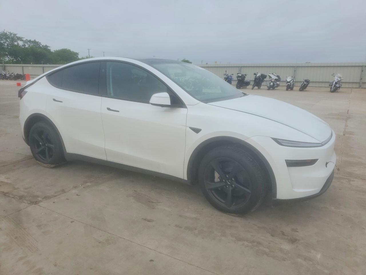 2026 Tesla Model Y - zdjęcie 4