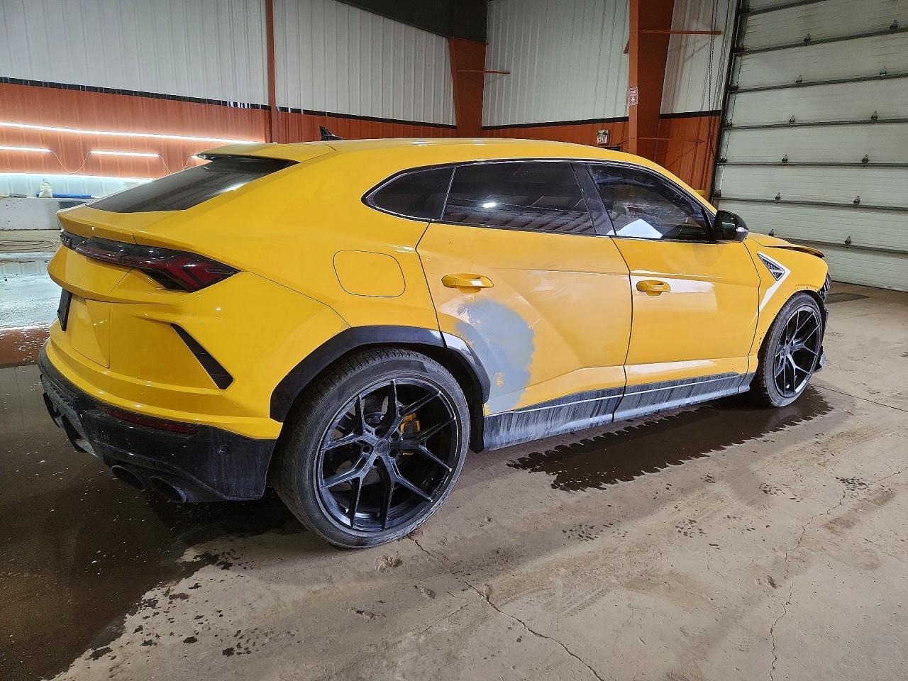 2022 Lamborghini Urus - zdjęcie 3