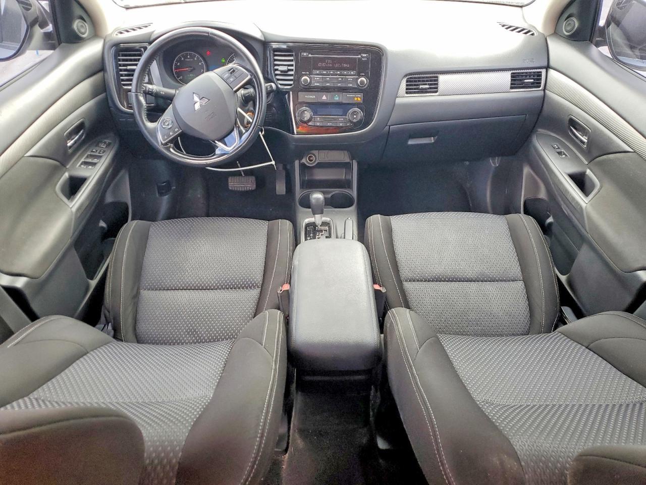 2016 Mitsubishi Outlander Es - zdjęcie 8