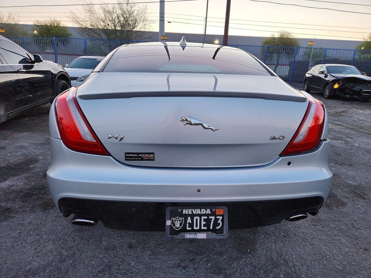 2016 Jaguar Xj - zdjęcie 6