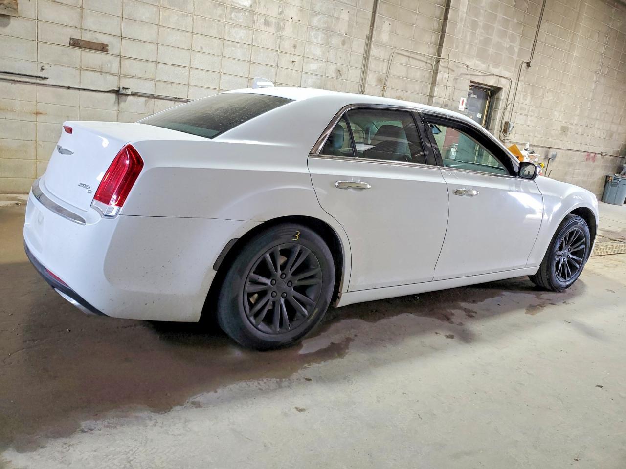 2016 Chrysler 300C - zdjęcie 3