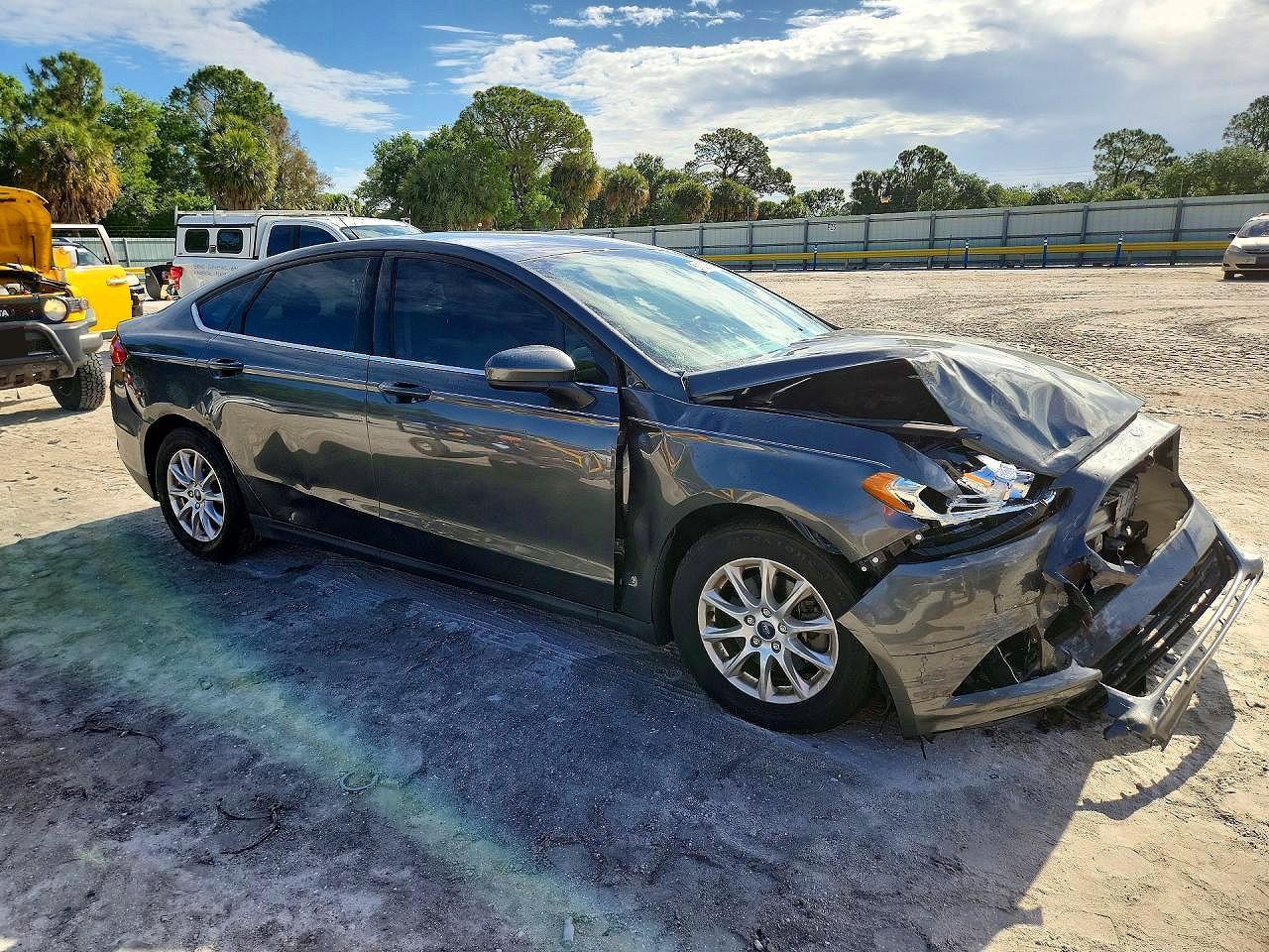 2016 Ford Fusion S - zdjęcie 4