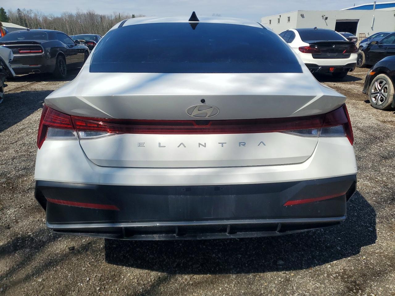 2024 Hyundai Elantra Luxury - zdjęcie 6