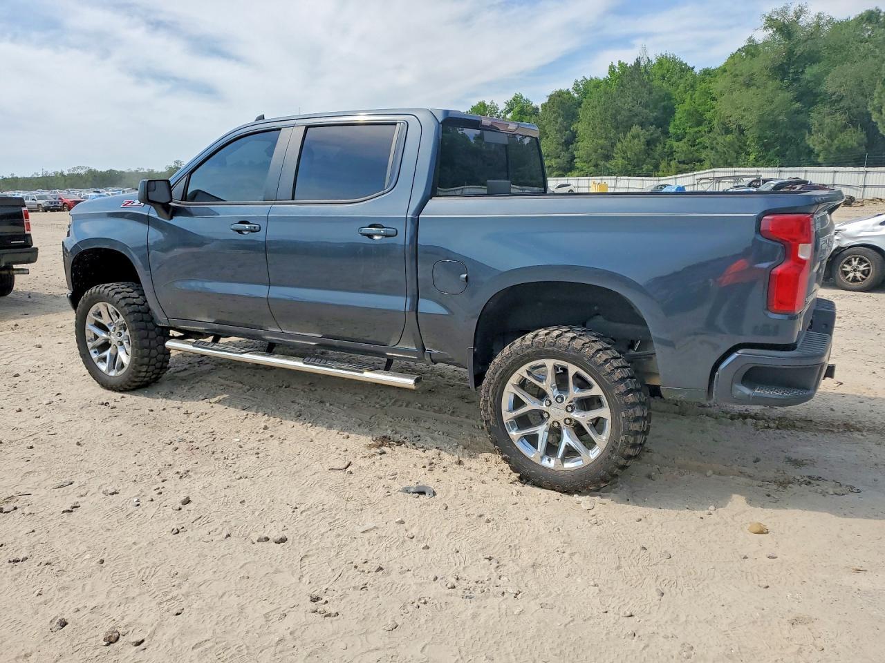 2019 Chevrolet Silverado K1500 Rst - zdjęcie 2