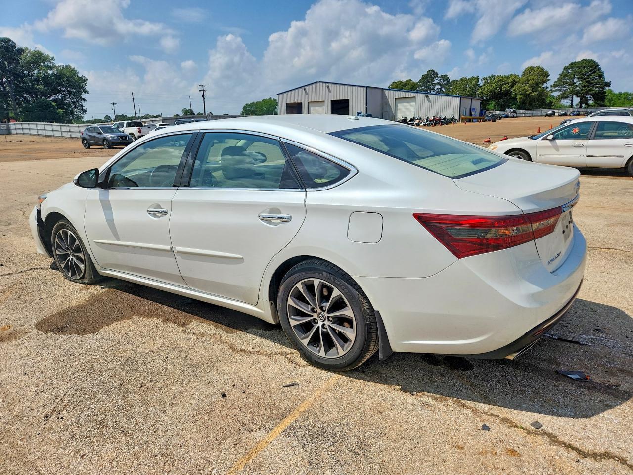 2016 Toyota Avalon Xle Plus - zdjęcie 2