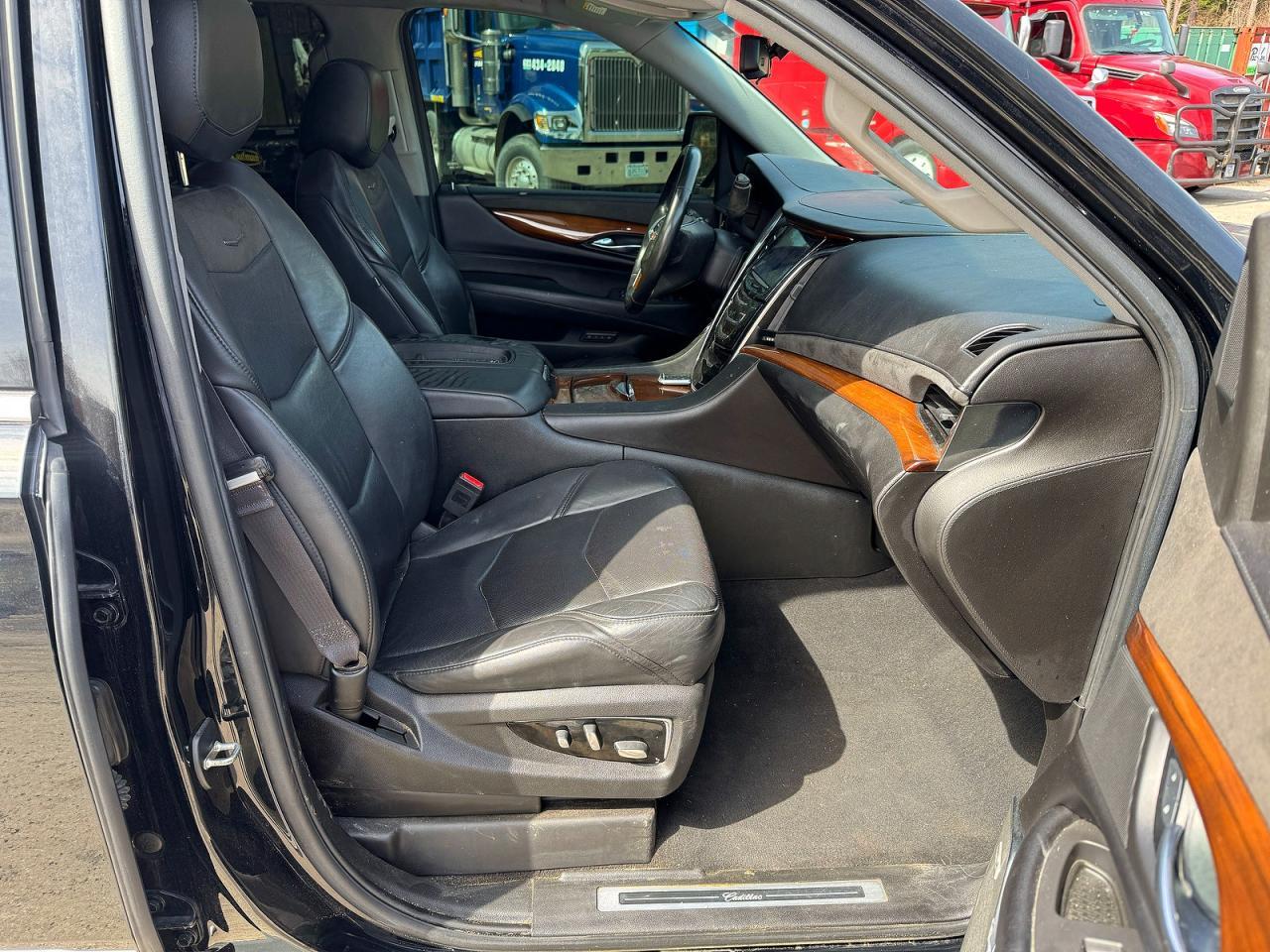 2017 Cadillac Escalade Luxury - zdjęcie 5