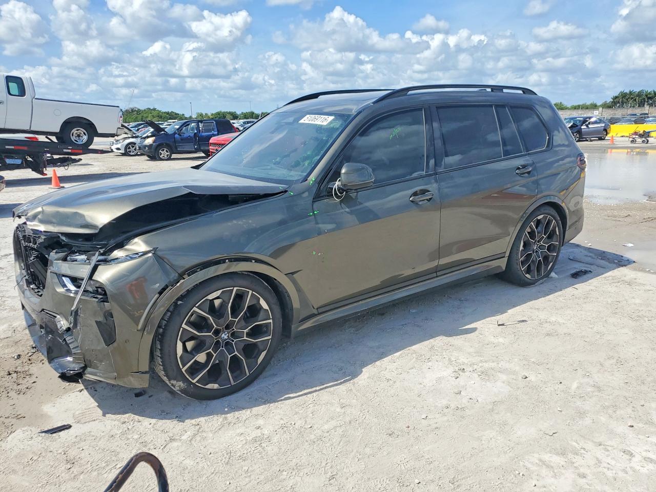 2025 BMW X7 xDrive40I - zdjęcie główne
