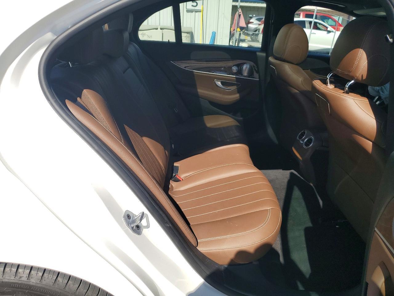 2019 Mercedes-Benz E 300 - zdjęcie 10