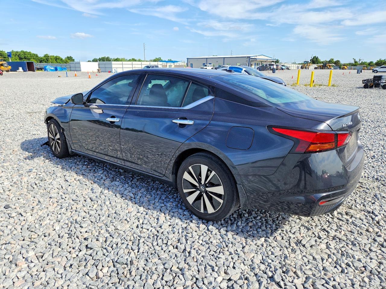 2019 Nissan Altima Sl - zdjęcie 2