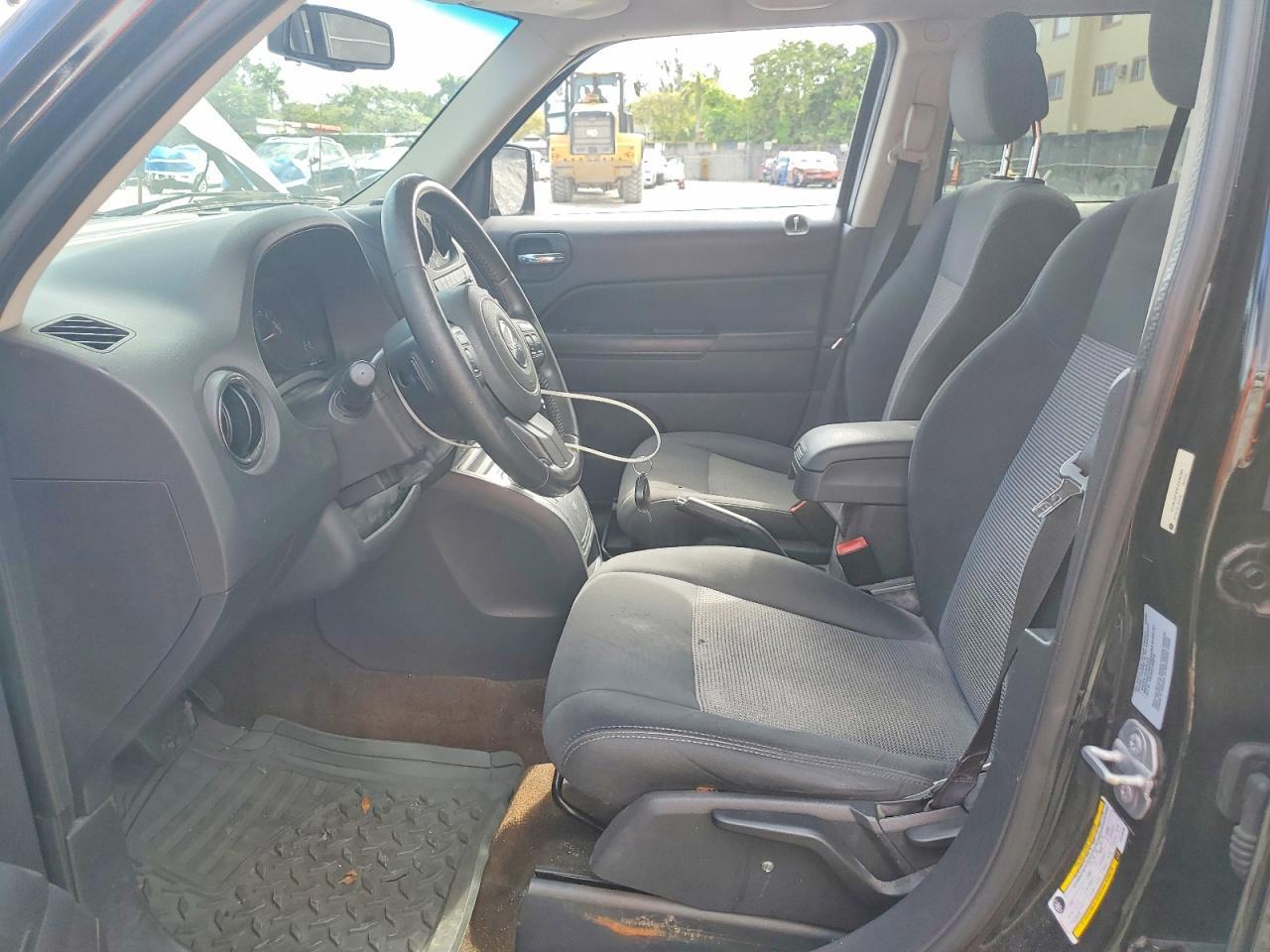 2015 Jeep Patriot Latitude - zdjęcie 7
