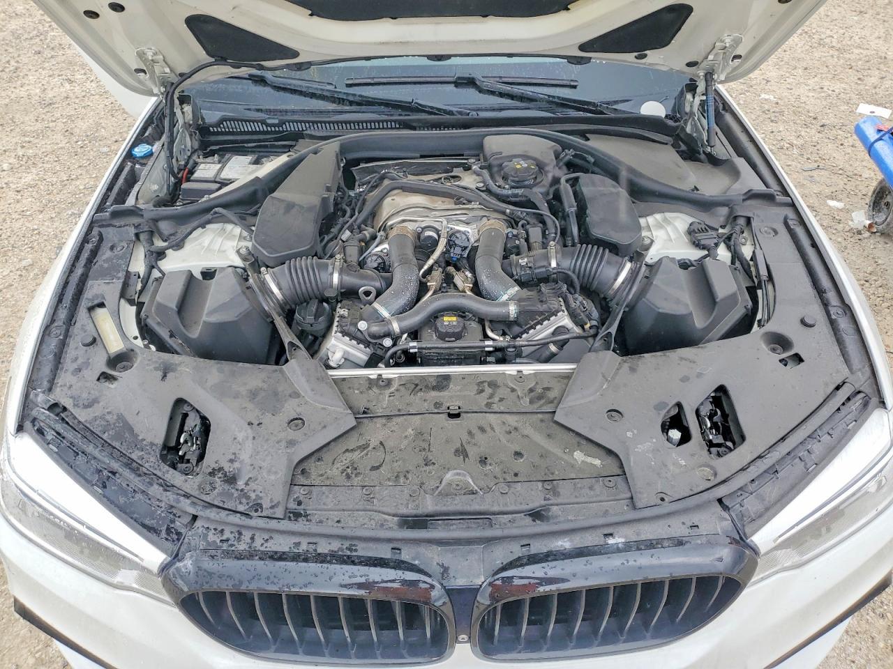 2020 BMW M550Xi - zdjęcie 11