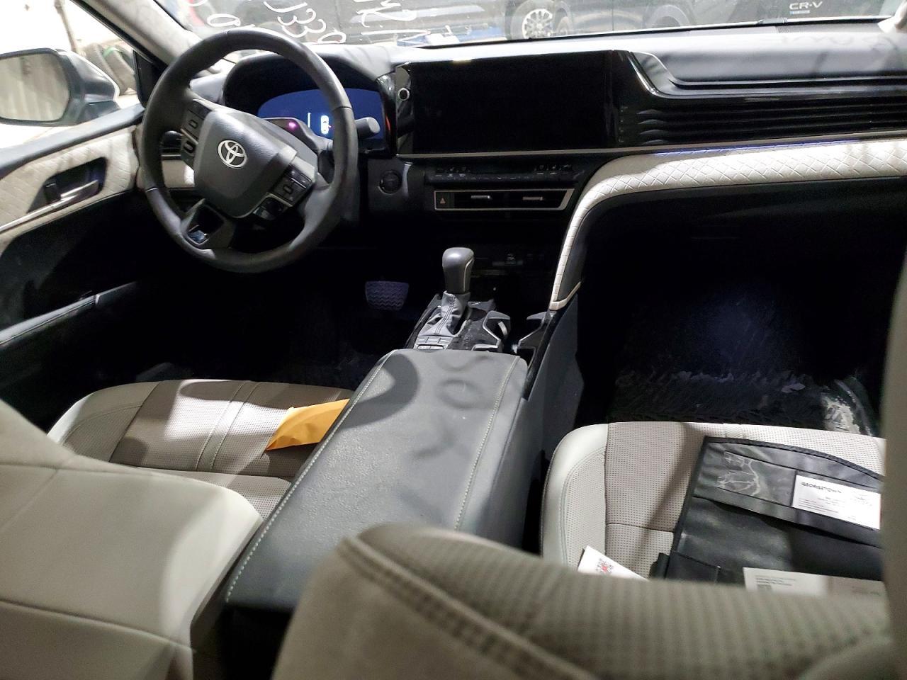 2025 Toyota Camry Le - zdjęcie 8