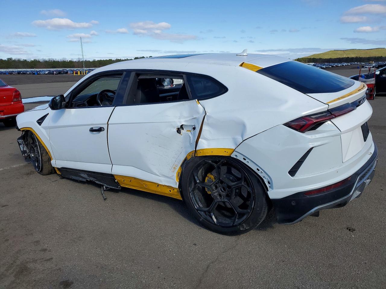 2024 Lamborghini Urus Performante - zdjęcie 2