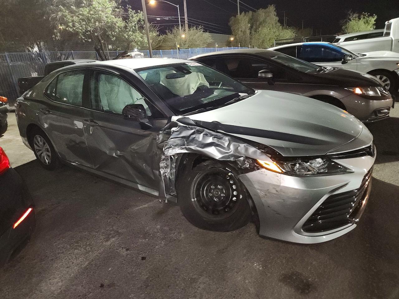 2024 Toyota Camry Le - zdjęcie 4