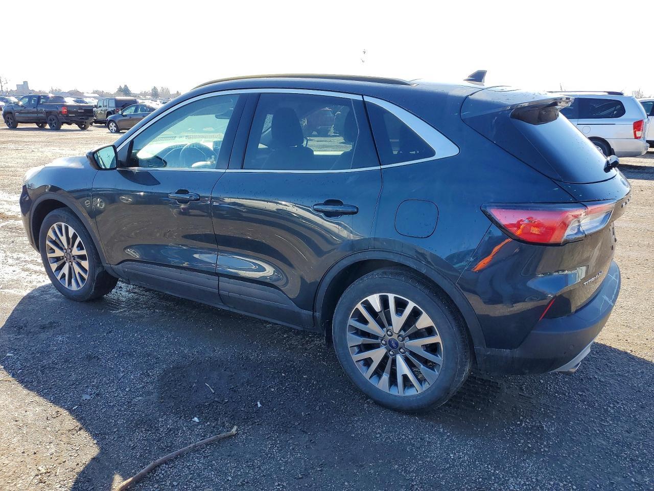 2022 Ford Escape Titanium - zdjęcie 2