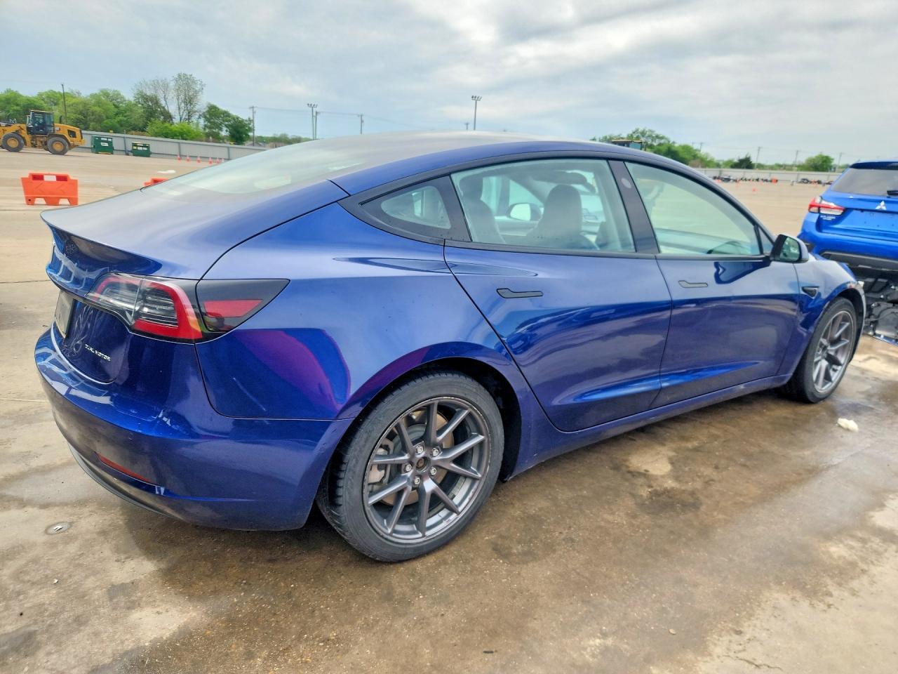 2022 Tesla Model 3 - zdjęcie 3