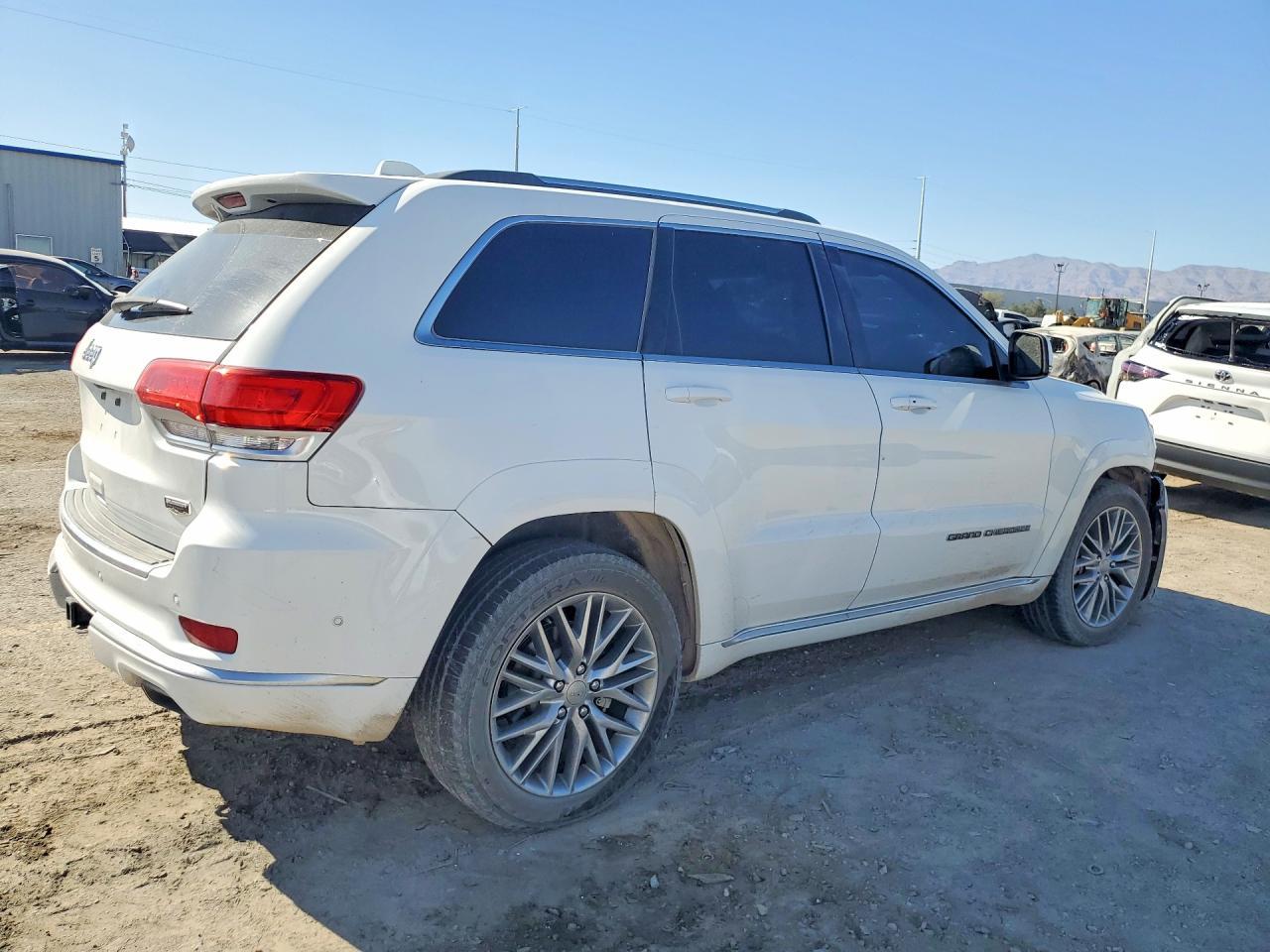 2017 Jeep Grand Cherokee Summit - zdjęcie 3