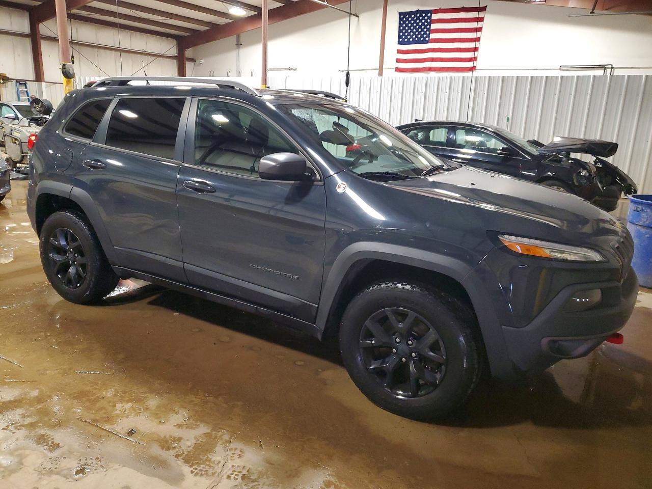 2017 Jeep Cherokee Trailhawk - zdjęcie 4