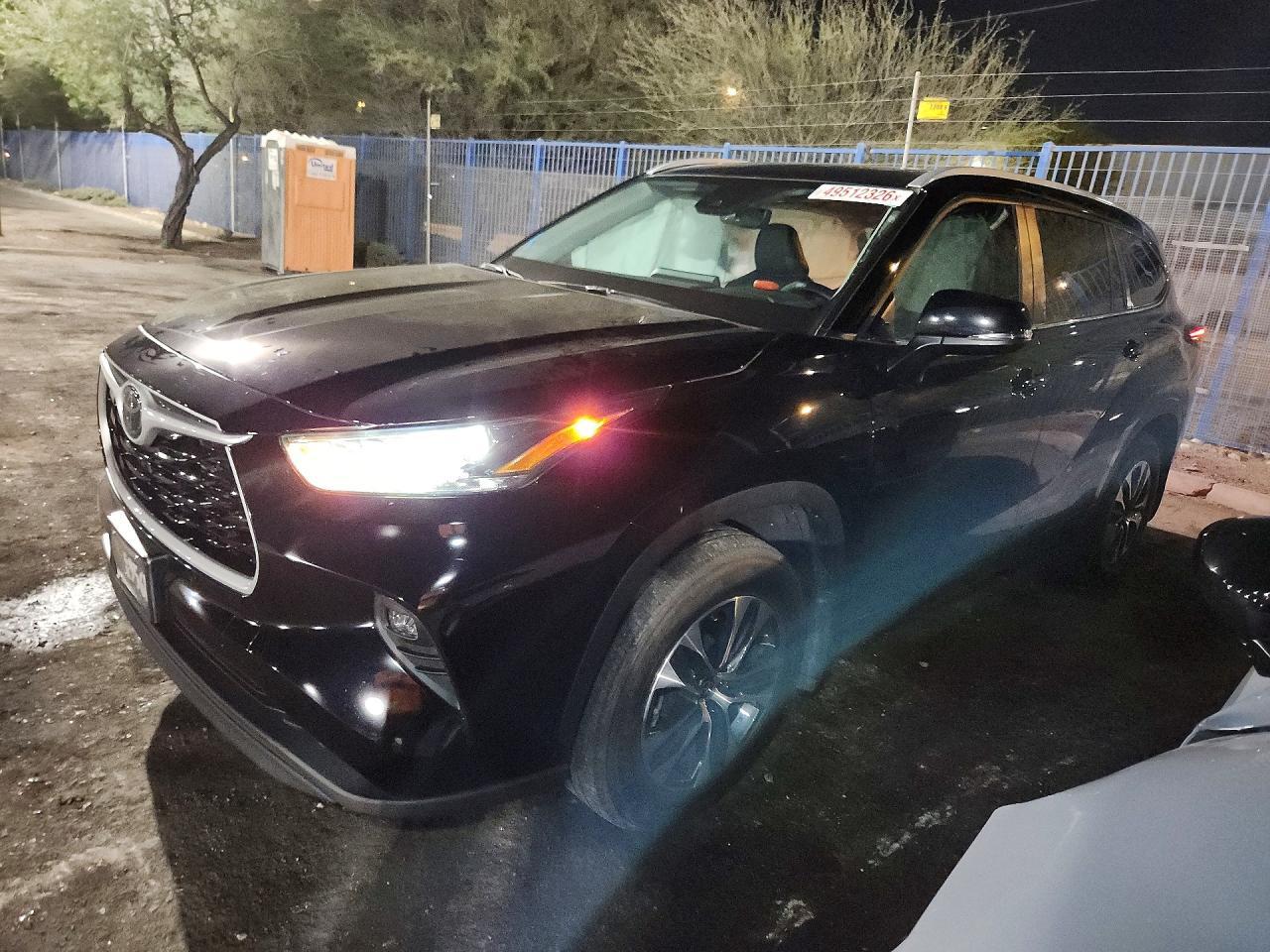 2024 Toyota Highlander Xle - zdjęcie główne