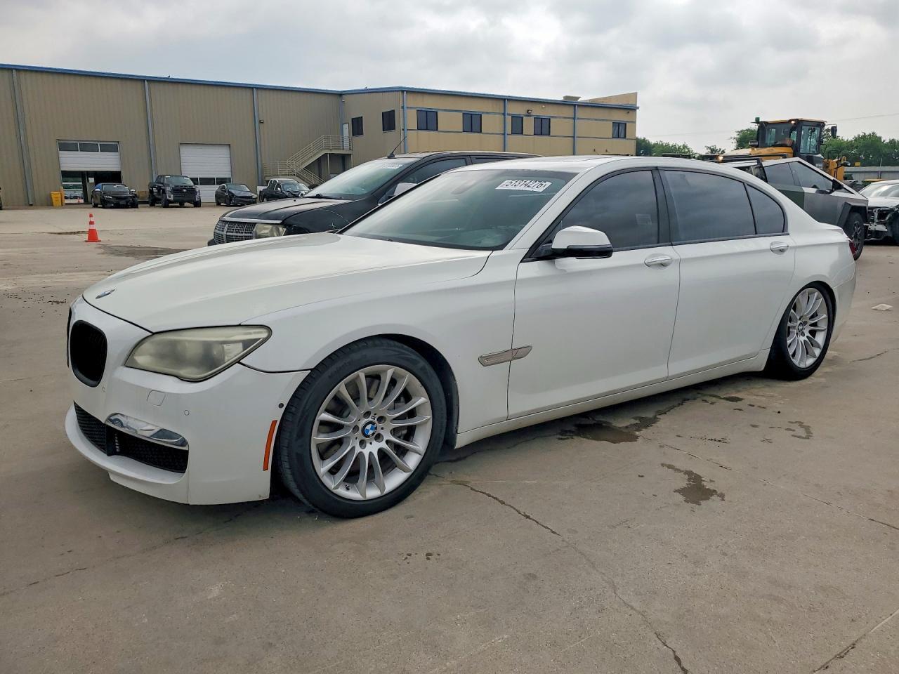 2015 BMW 750 Li - zdjęcie główne