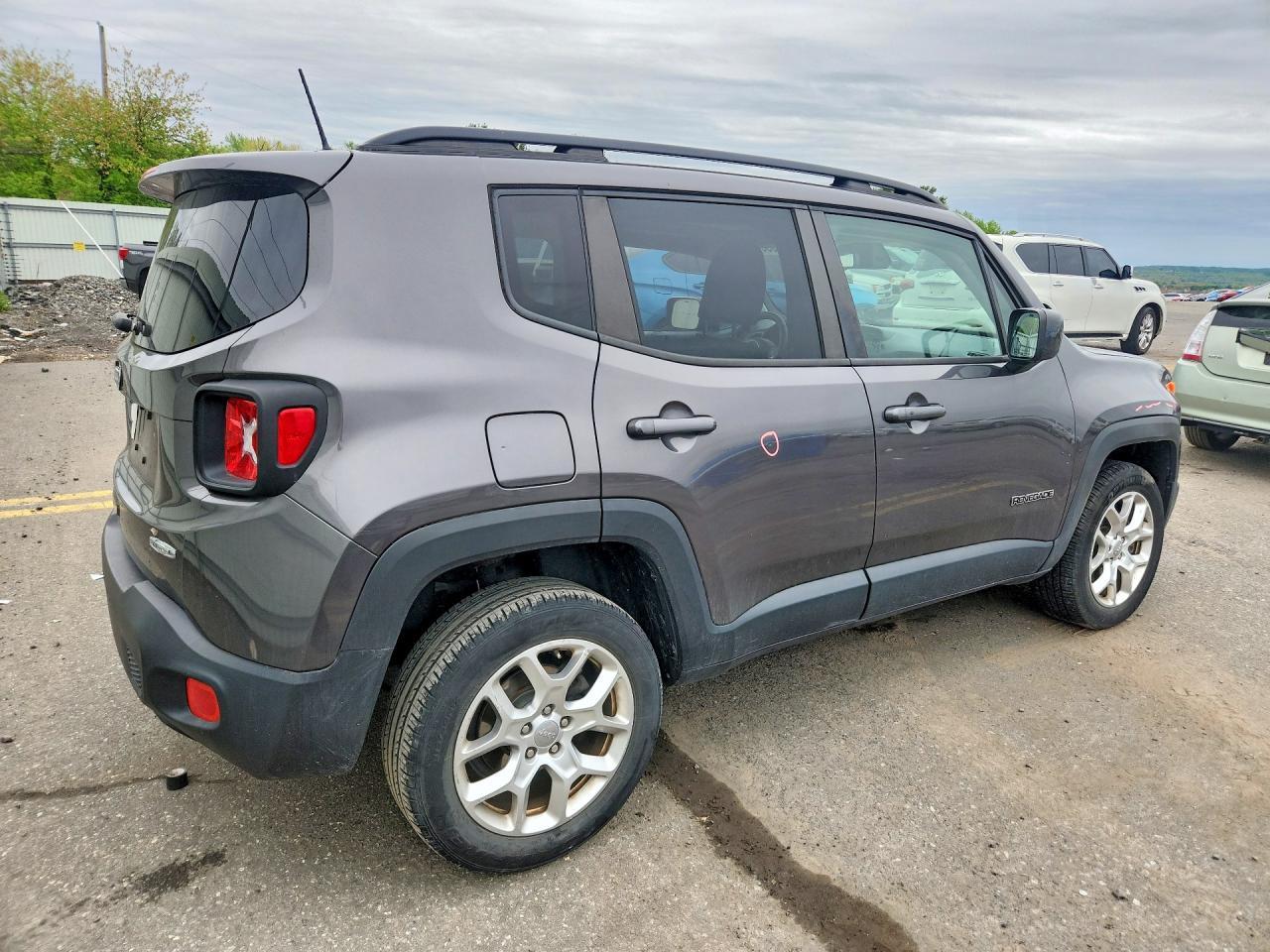 2018 Jeep Renegade Latitude - zdjęcie 3