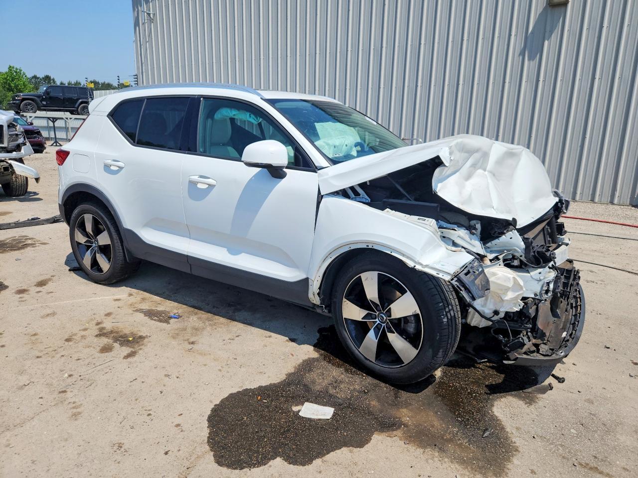 2020 Volvo Xc40 T4 Momentum - zdjęcie 4
