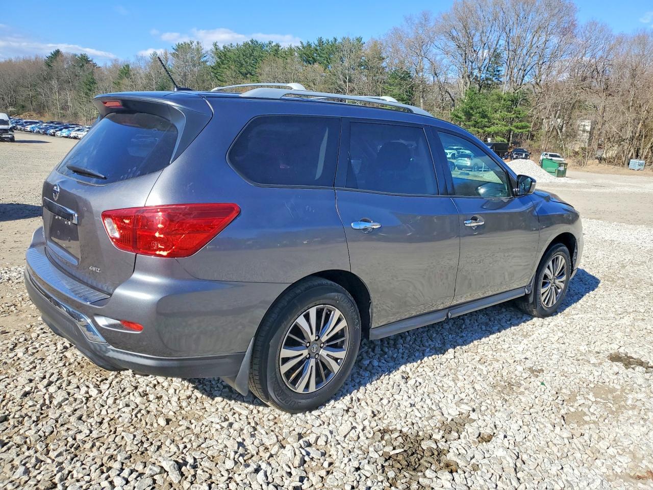 2017 Nissan Pathfinder S - zdjęcie 3