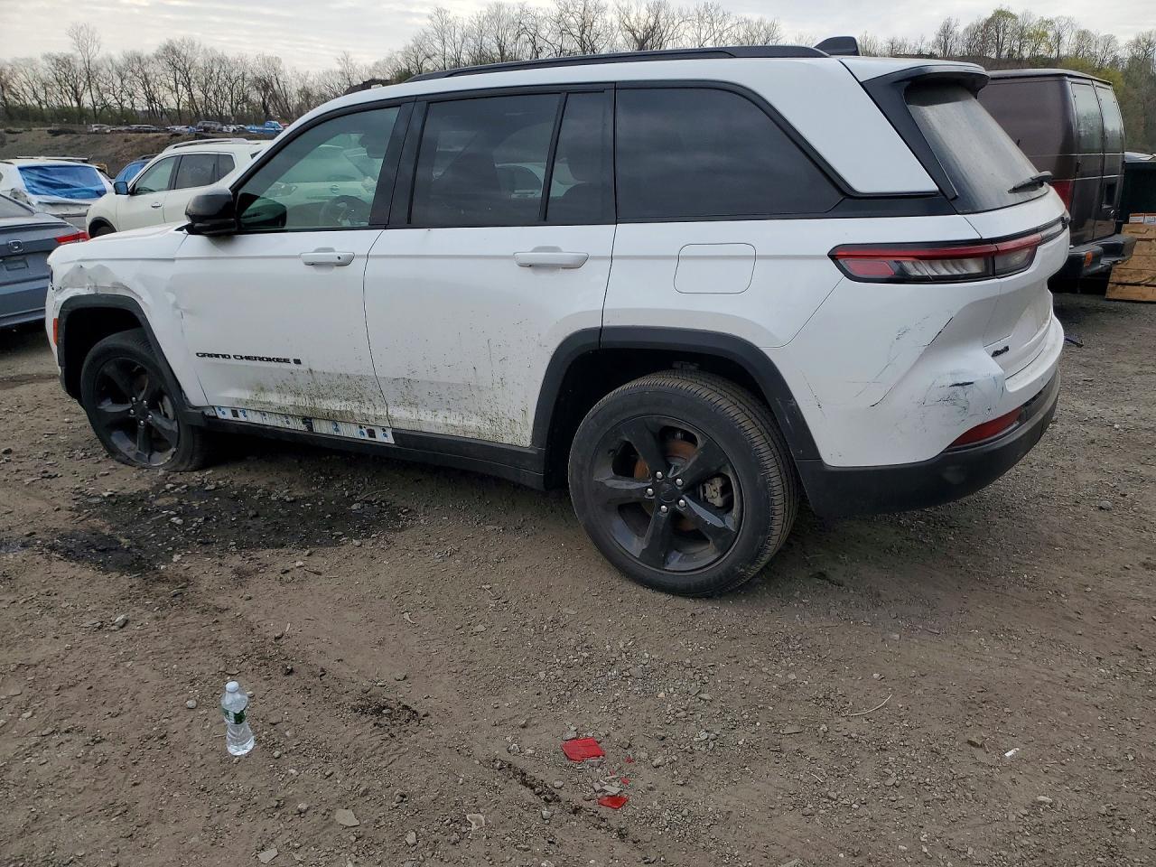 2025 Jeep Grand Cherokee Laredo - zdjęcie 2