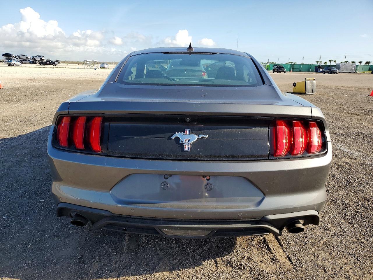 2021 Ford Mustang - zdjęcie 6