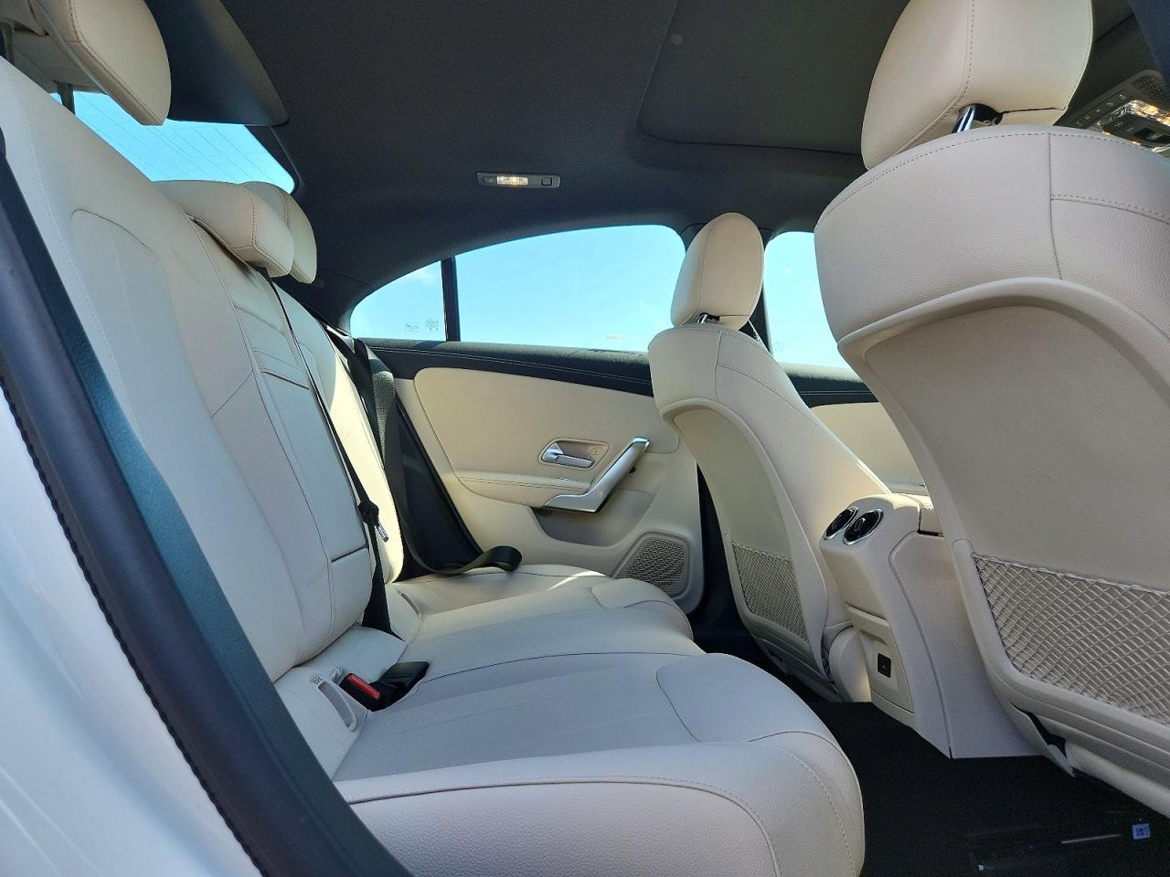 2025 Mercedes-Benz Cla 250 4Matic - zdjęcie 10
