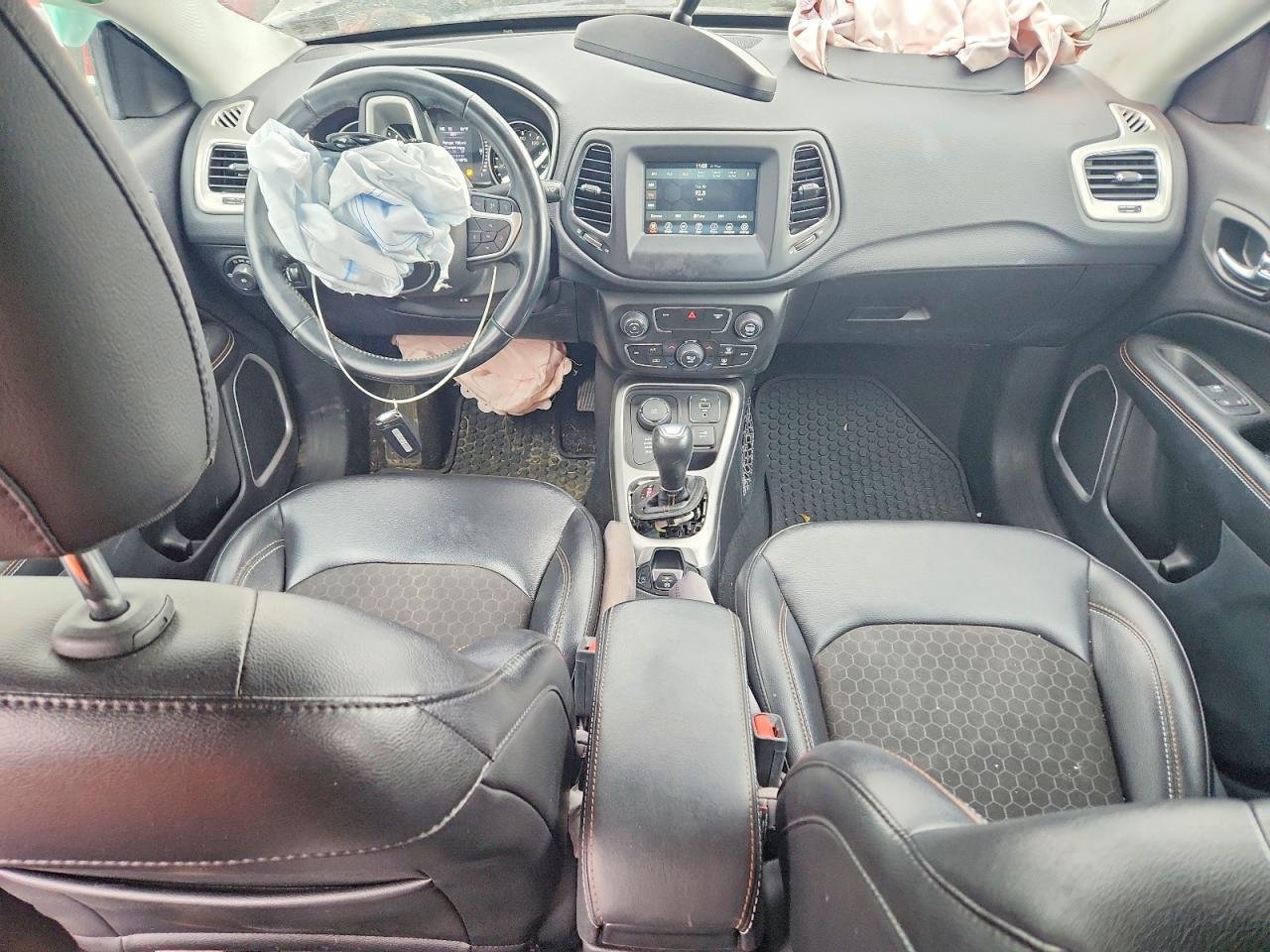 2020 Jeep Compass Latitude - zdjęcie 8