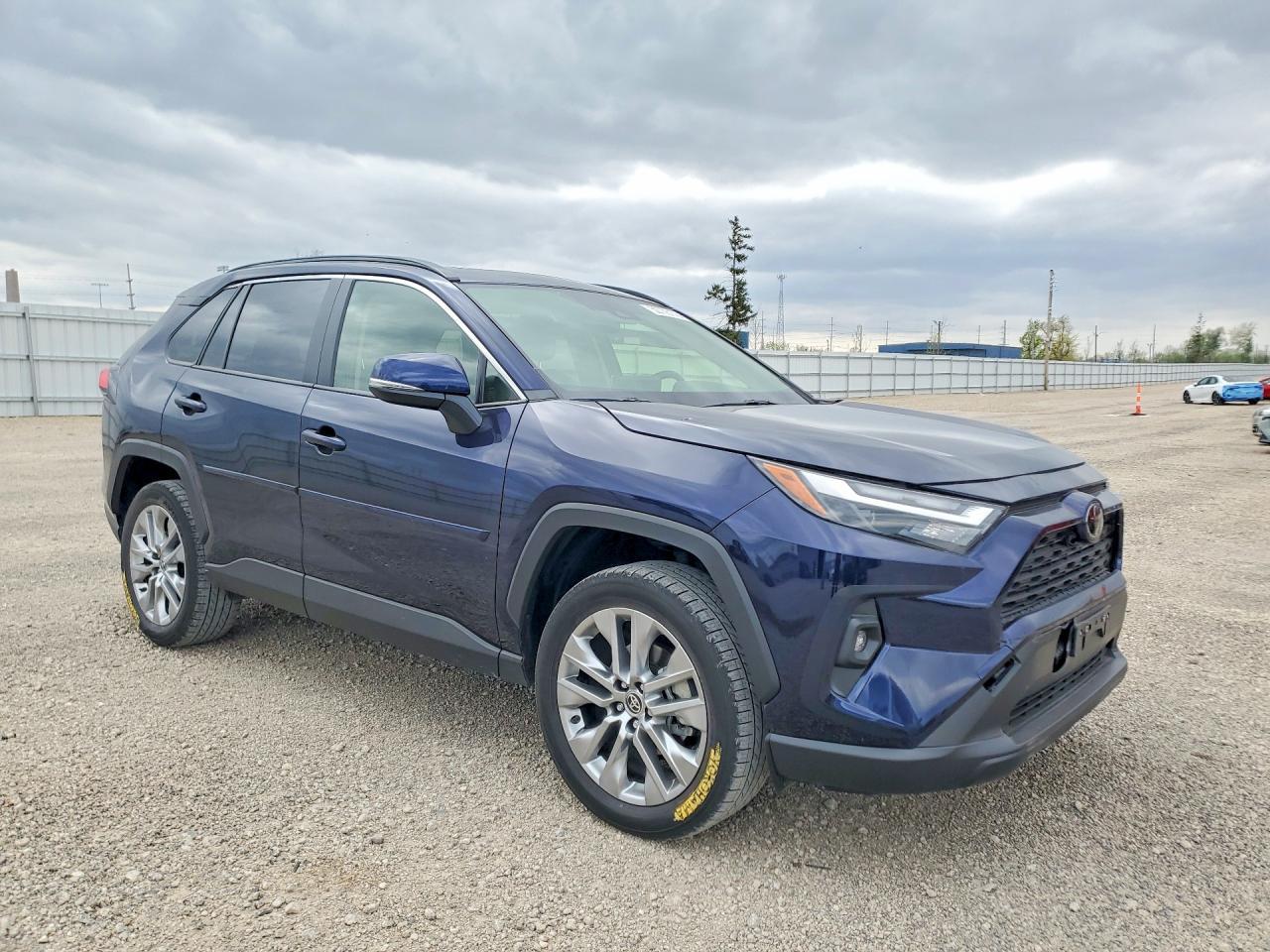 2023 Toyota Rav4 Xle Premium - zdjęcie 4