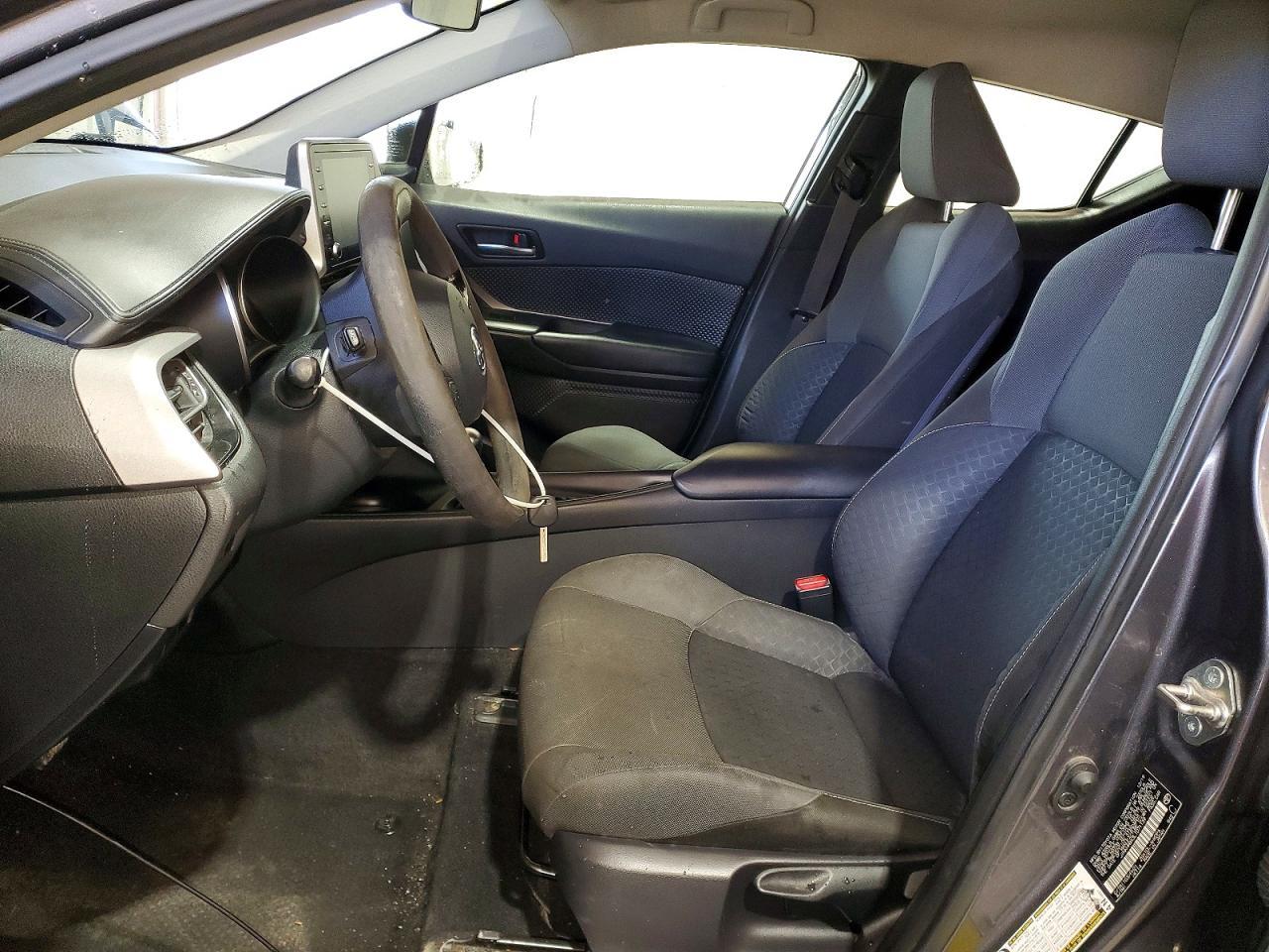 2020 Toyota C-Hr Le - zdjęcie 7