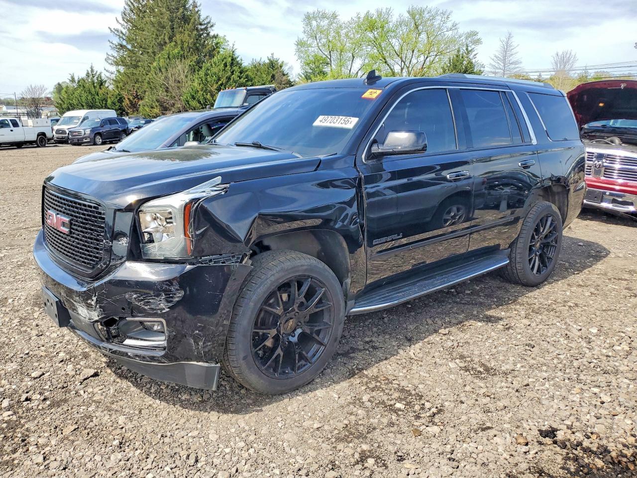 2017 GMC Yukon Denali - zdjęcie główne