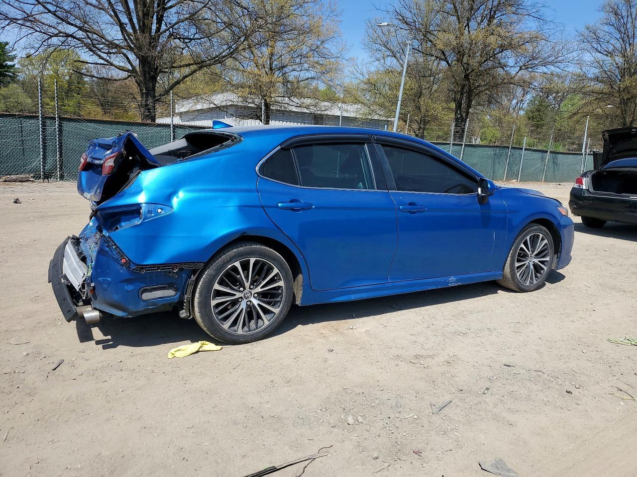 2019 Toyota Camry Se - zdjęcie 3