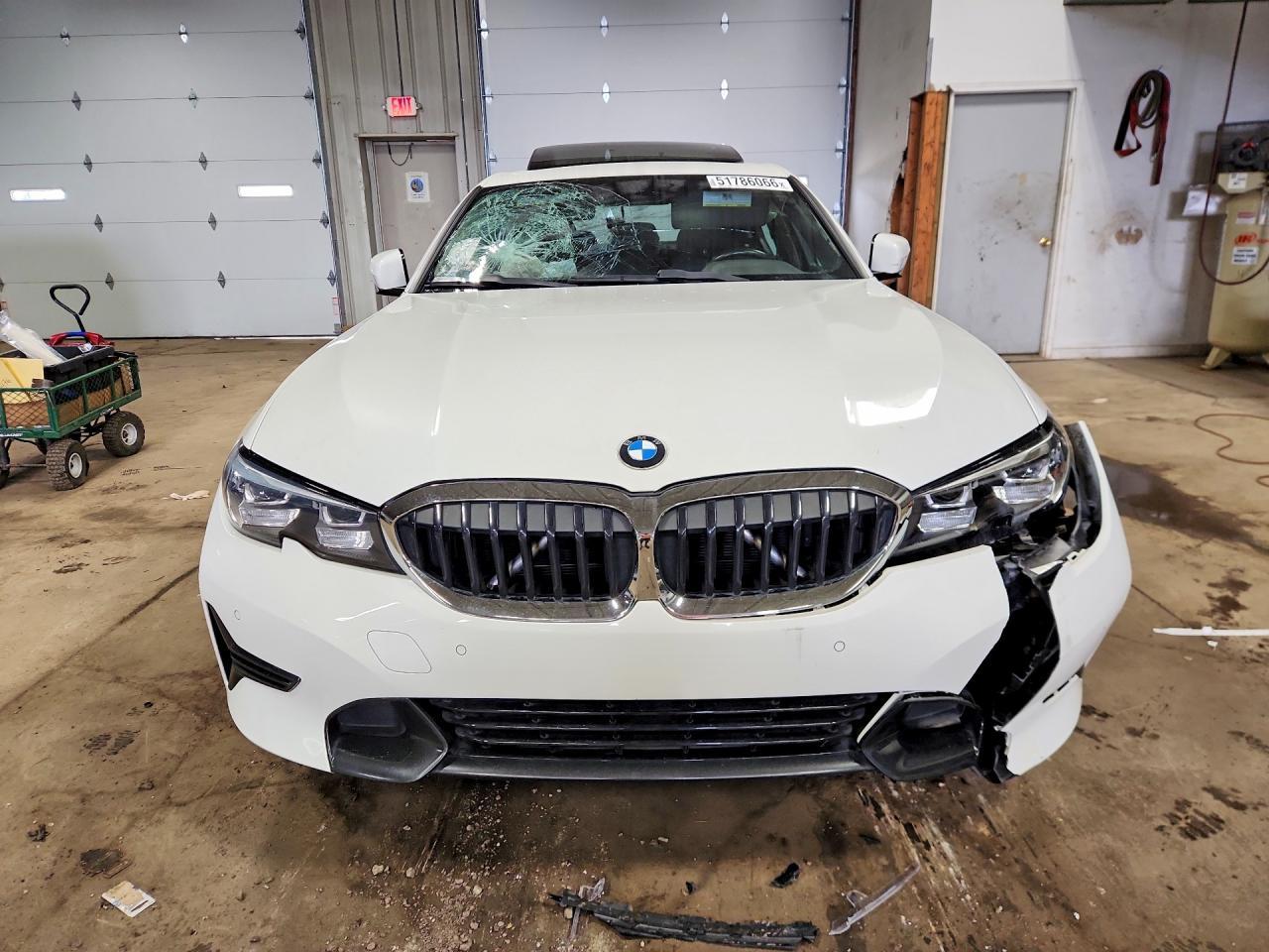 2020 BMW 330Xi - zdjęcie 5
