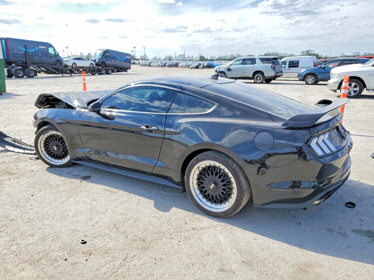 2021 Ford Mustang - zdjęcie 2