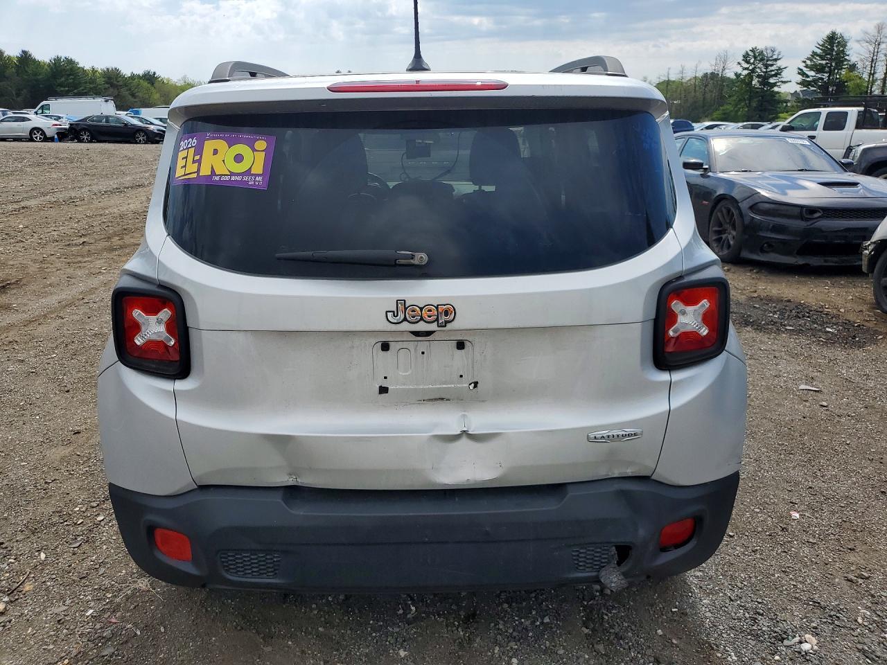 2016 Jeep Renegade Latitude - zdjęcie 6