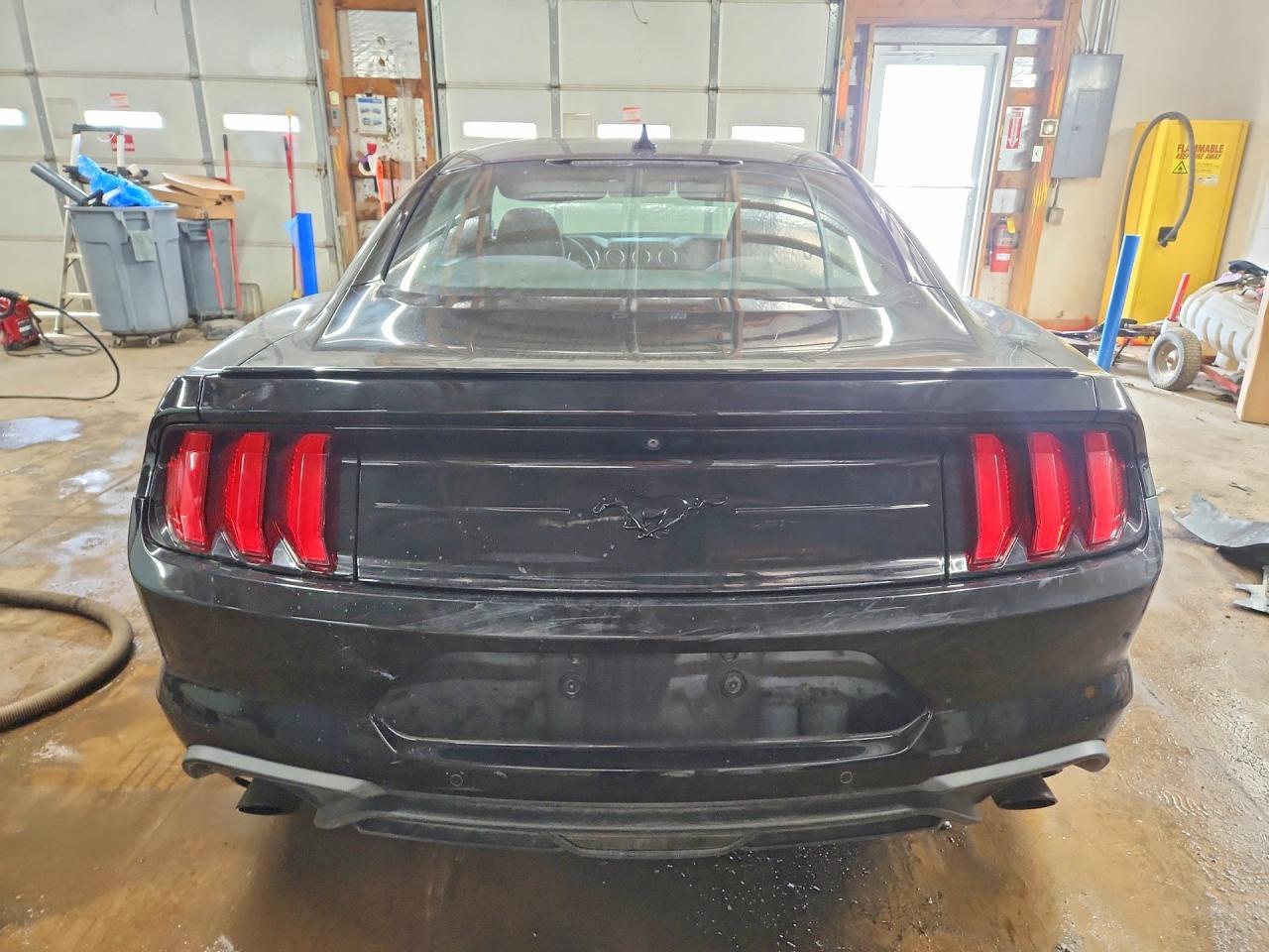 2021 Ford Mustang - zdjęcie 6